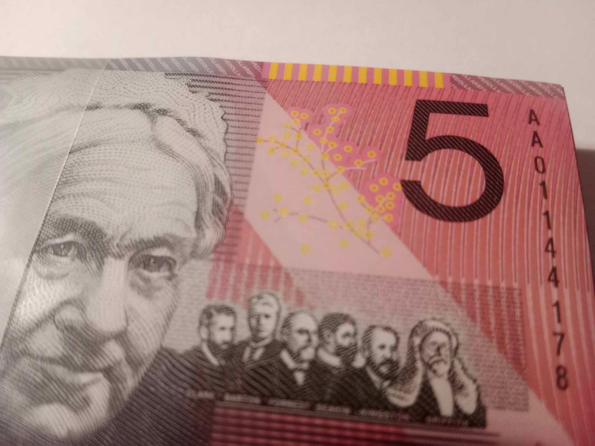 2001 $5 AA Sealed Bundle of 100 First Prefix Banknotes. R219F.