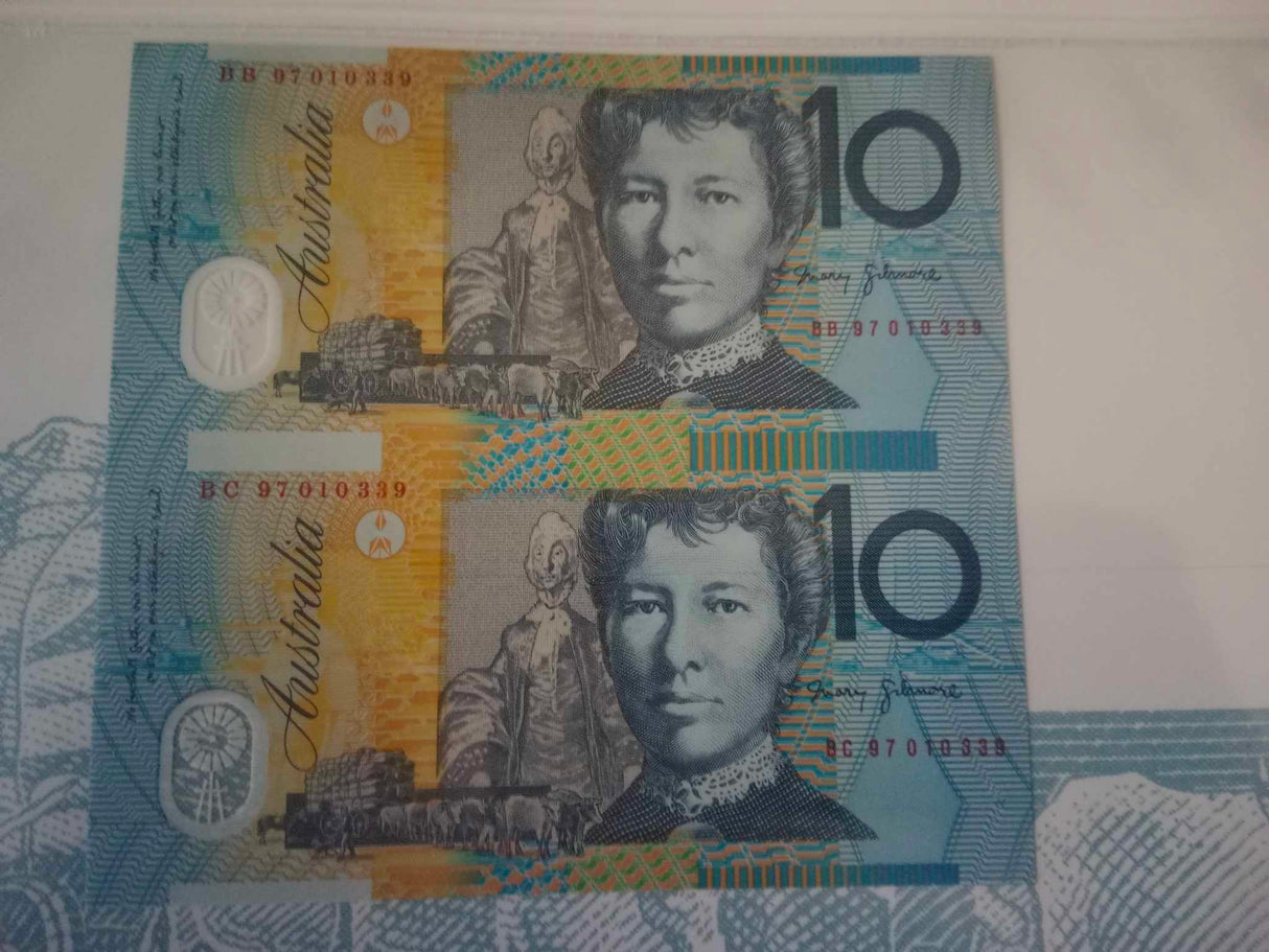 1997 Vertical Pair $10 Notes. Red Serials.