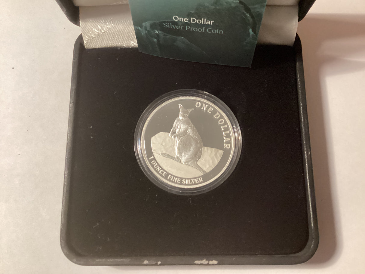 2012 $1 Kangaroo Series. Mareeba Rock-Wallaby Silver Proof Coin.