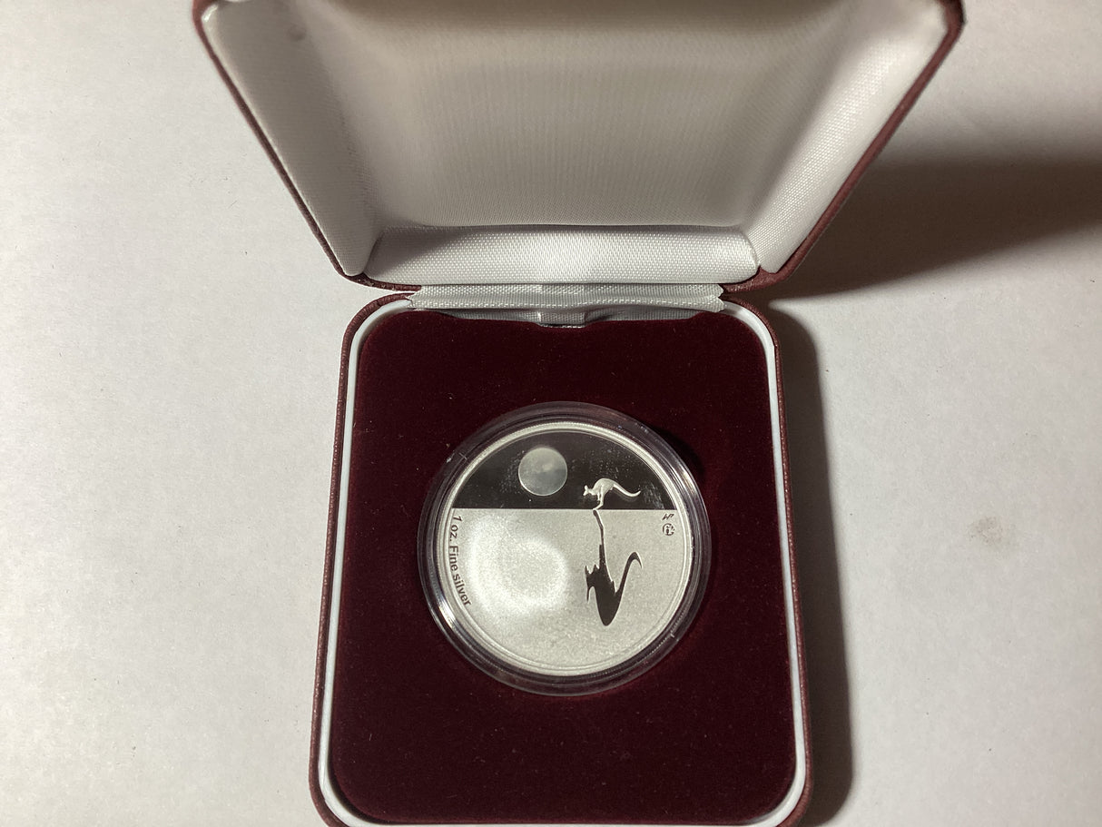 2009 Kangaroo At Sunset 1oz Silver Proof Coin. F12 Privy Mark.