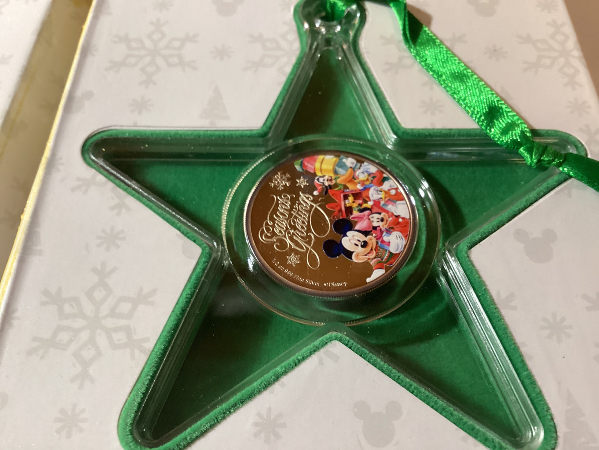 2015 $1 1/2oz Silver Coloured Coin. Disney. Season’s Greeting. NZ Mint.
