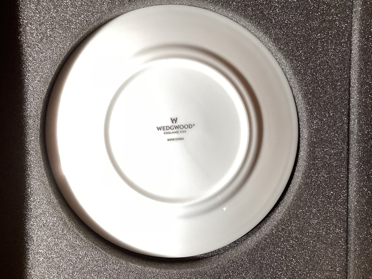 2010 $1 1oz Silver Proof Medallion and Wedgewood Plate Set. Sydney Cove.