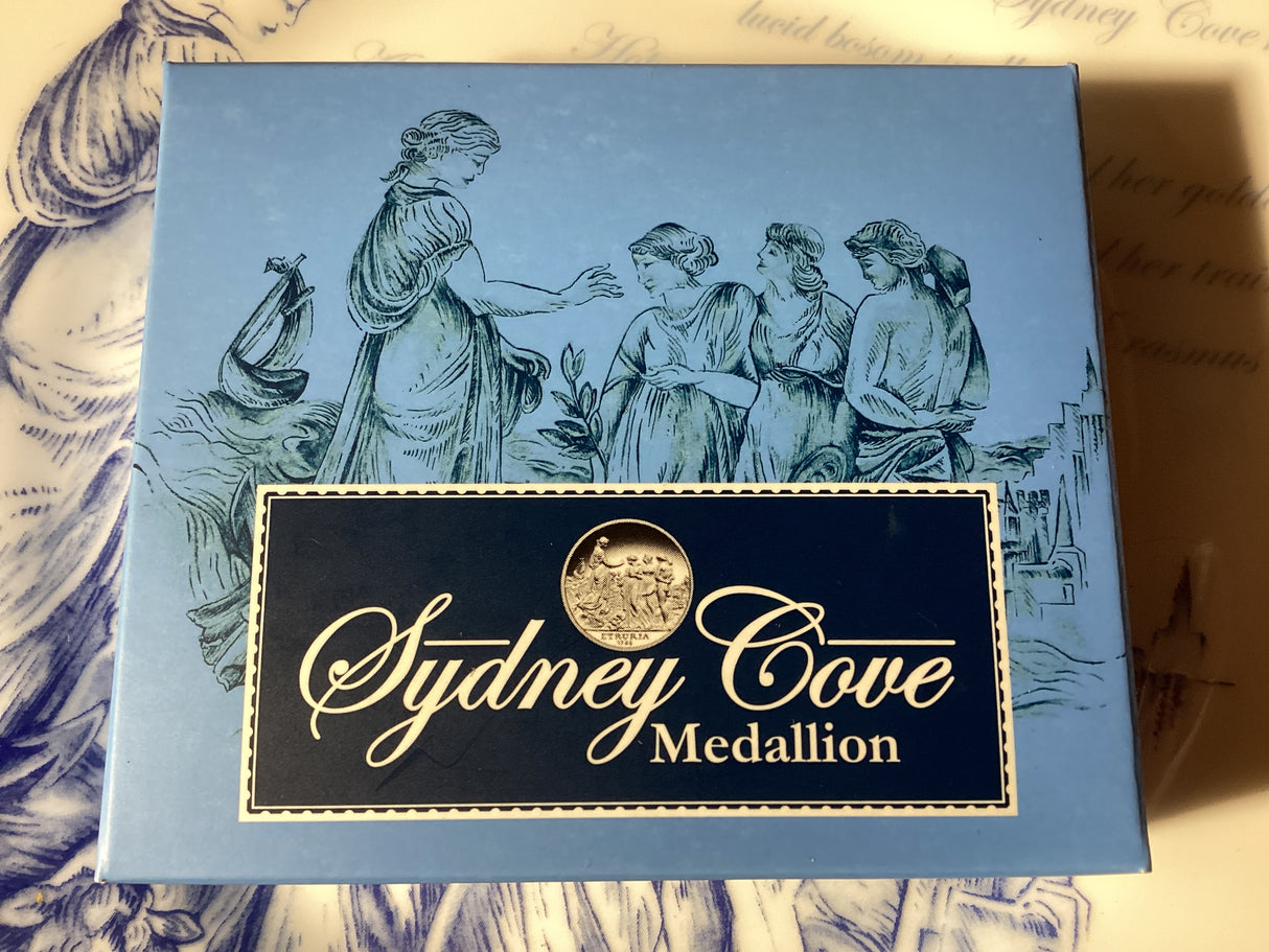 2010 $1 1oz Silver Proof Medallion and Wedgewood Plate Set. Sydney Cove.