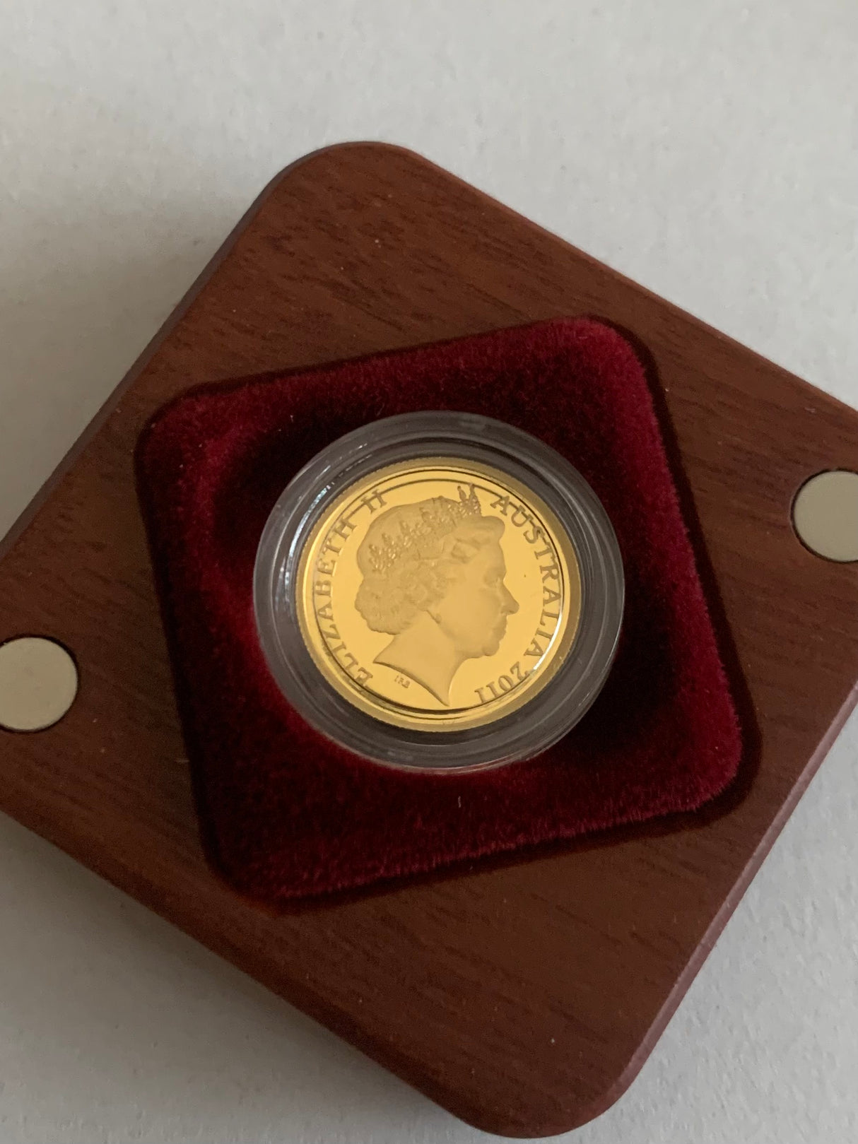 2011 KANGAROO SERIES - $10 GOLD PROOF COIN
