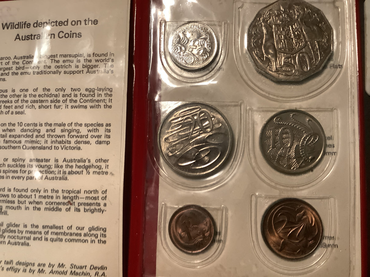 1976 Uncirculated Mint set in Red Folder.
