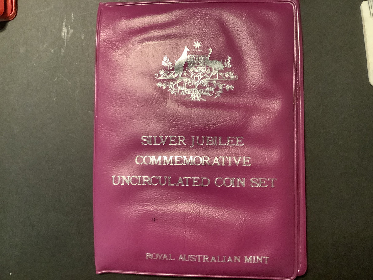 1977 Uncirculated Mint set Silver Jubilee.