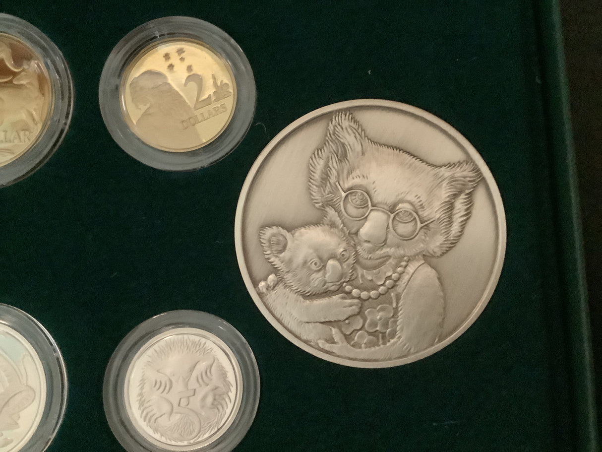 2000 Australian Baby Coin Proof Set. Featuring Coloured 50c Coin.