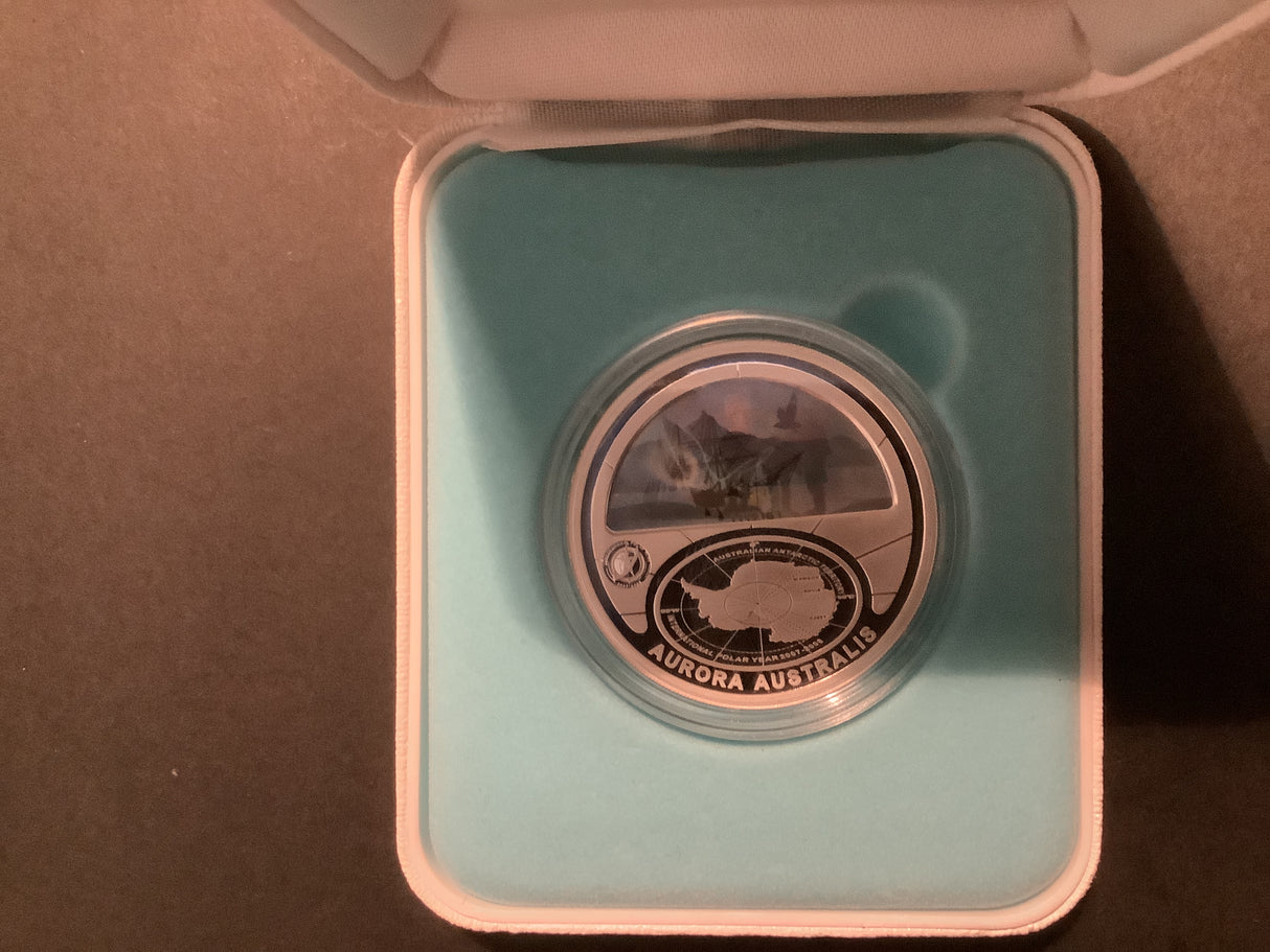 2009 Polar Series $5 Silver Proof Holographic Coin. Aurora Australis.