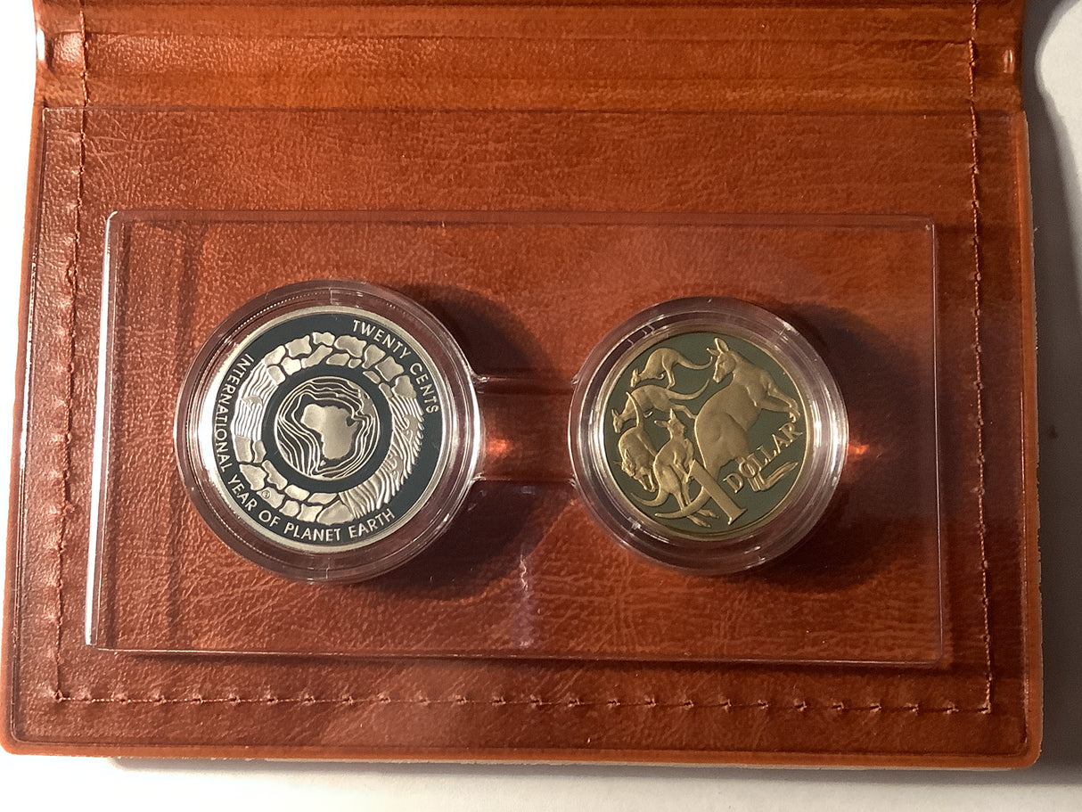 2008 The International Year of Planet Earth 2 coin proof set.