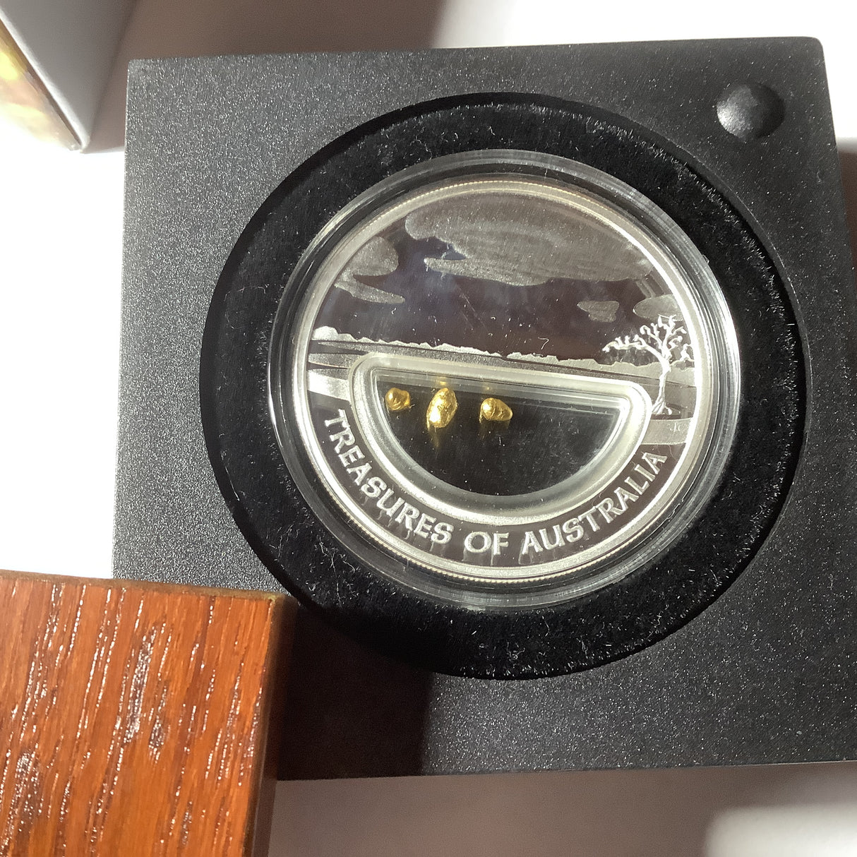 2010 Treasures of Australia 1 ounce silver proof. Gold.