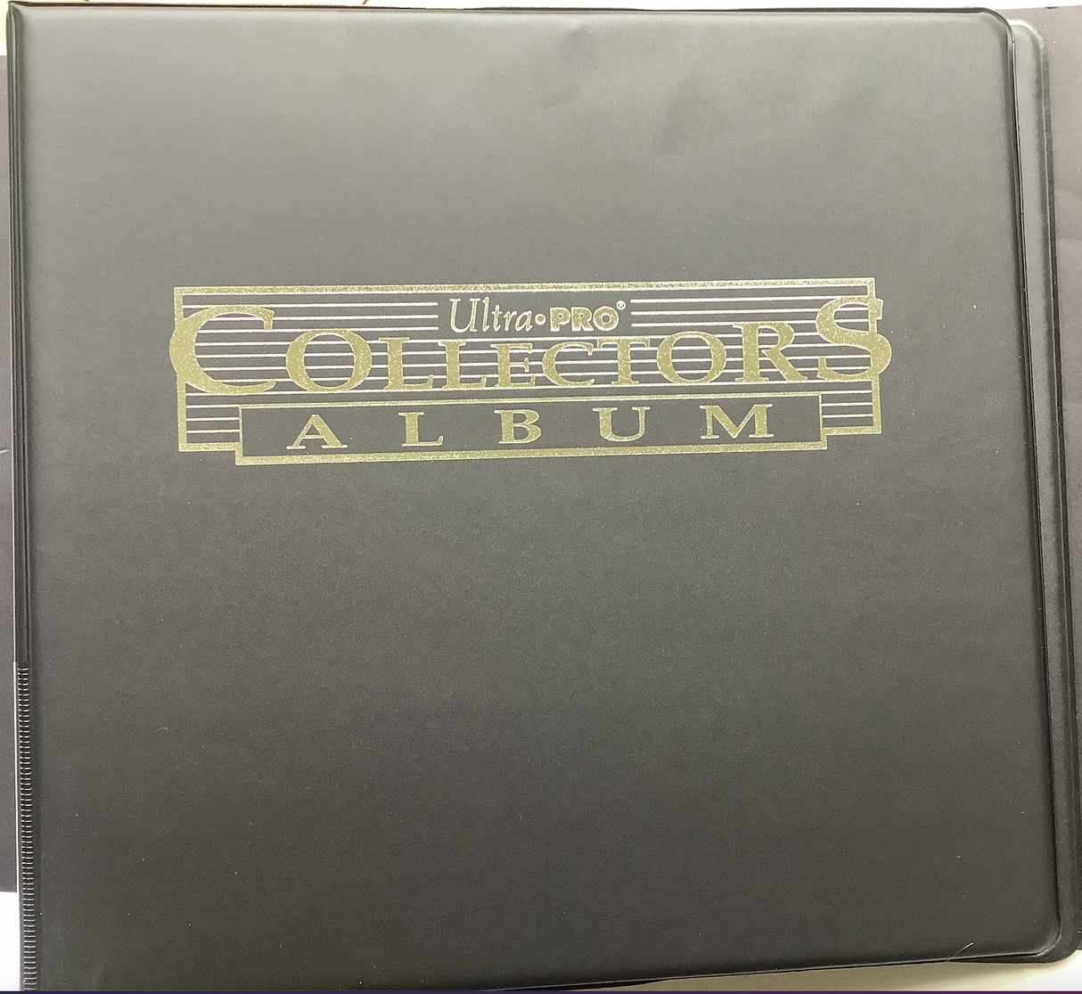 Ultra Pro 3'' Collectors Album. Stores up to 50 Ultra Pro Platinum Pages.