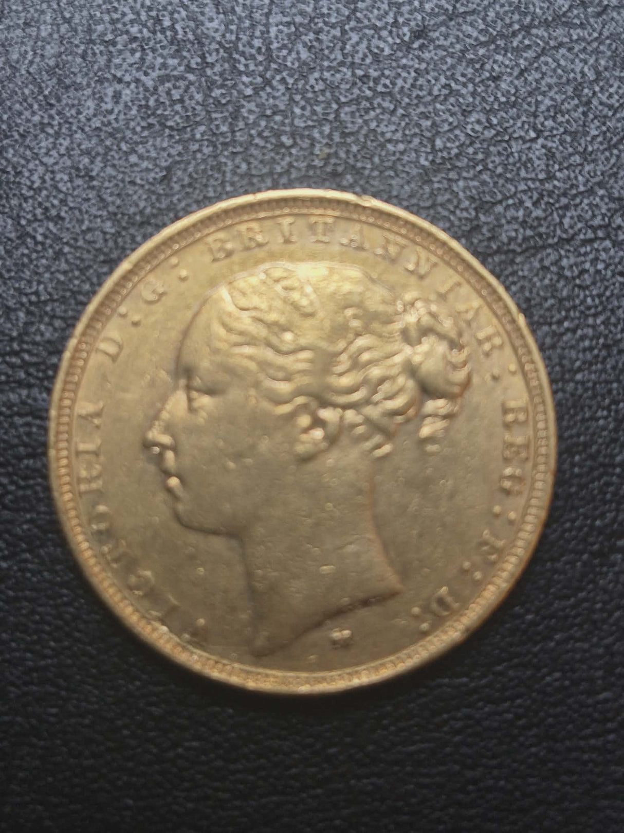 1883-M Sovereign. Victoria. VF